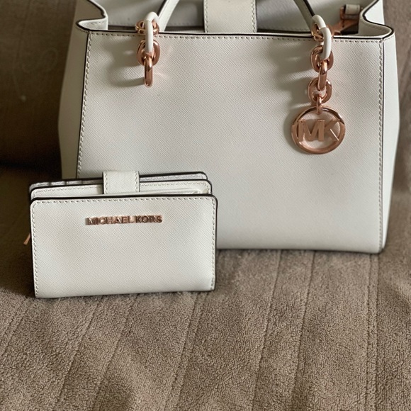 Michael Kors purse, White purse with pink rose accents with matching wallet. - Picture 3 of 7